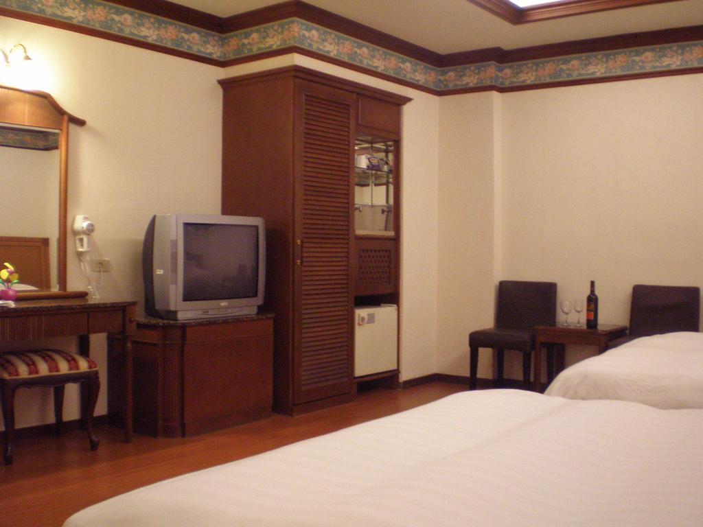 Emperor Hotel Καοσιούνγκ Δωμάτιο φωτογραφία