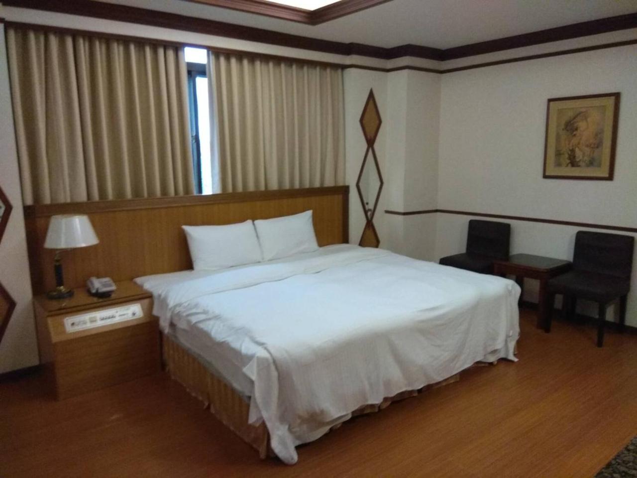 Emperor Hotel Καοσιούνγκ Εξωτερικό φωτογραφία